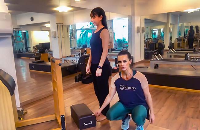 Assista à 7ª videoaula de Pilates para golfistas, oferecida pela ABGS